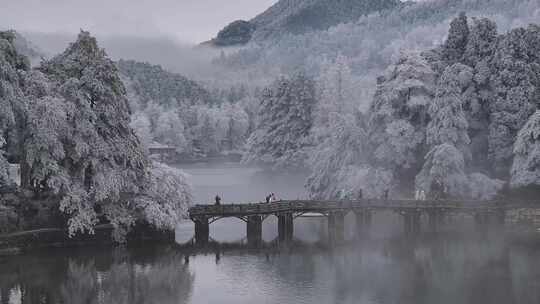 庐山如琴湖雪景雾凇云海大气航拍视频素材模板下载