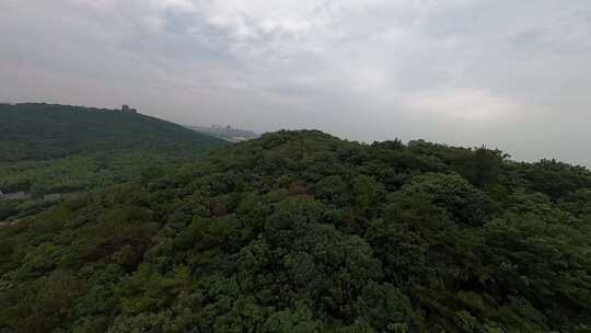 穿越机航拍无锡山飞山山上风景