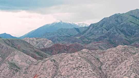 新疆天山山脉托木尔峰