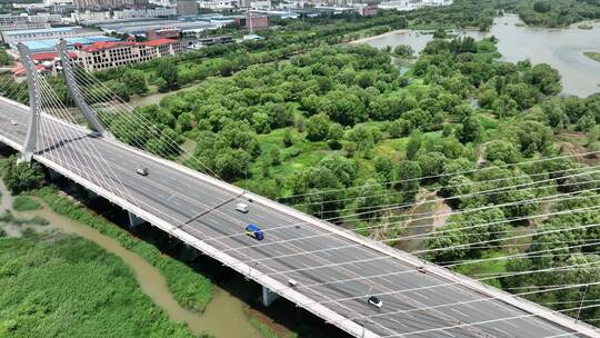 蓝天白云绿色生态城市桥梁河流交通