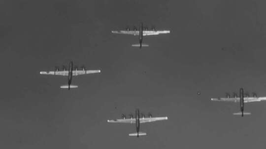 抗美援朝 美国B29轰炸机编队飞行空袭