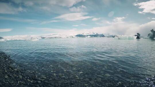 冰落入大海全球变暖碳排放