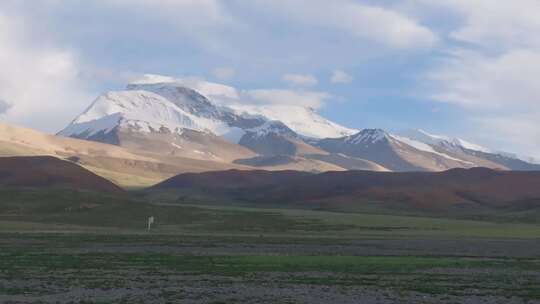 航拍西藏藏区雪山风光