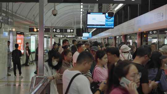 沈阳青年大街地铁站人流