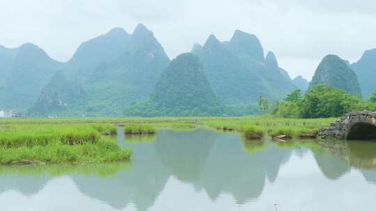 桂林山水美丽乡村田园农民劳动情景