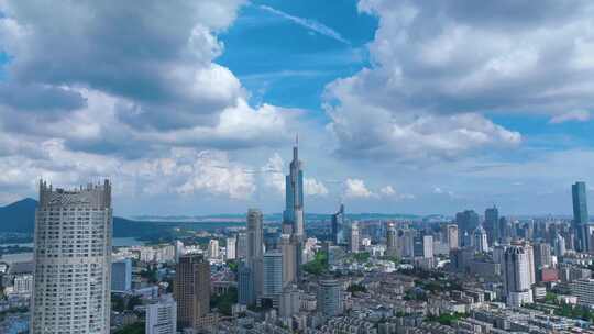 延时航拍南京地标建筑紫峰大厦上空的云彩