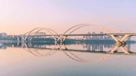 傍晚时分柳州广雅大桥延时摄影