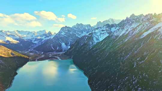 航拍四川玉龙拉措雪山湖泊