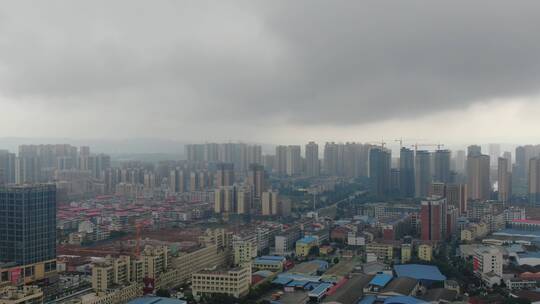 城市航拍乌云密布暴雨来临