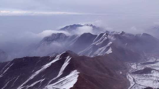 青海拉脊山雪山云雾航拍