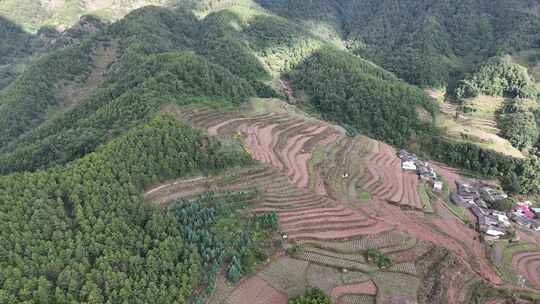 四川大凉山山区乡村景色蓝天白云