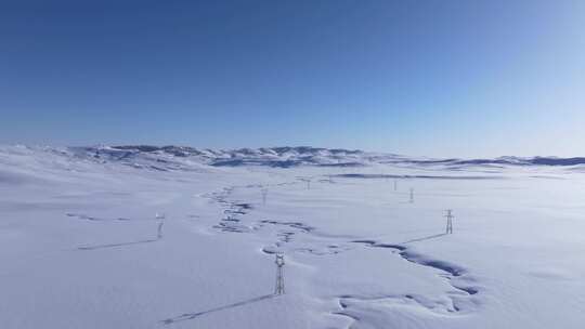 航拍新疆阿勒泰吉木乃草原石城雪景输电线路