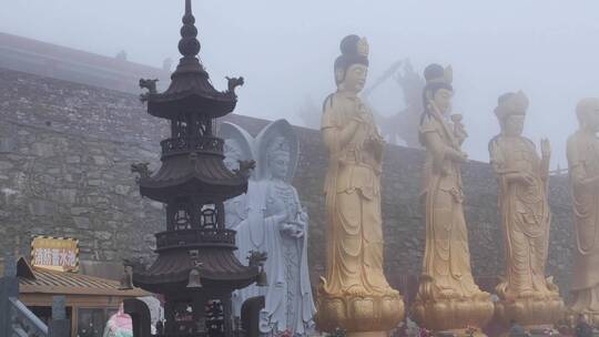 五台山东台雾中的望海寺禅院