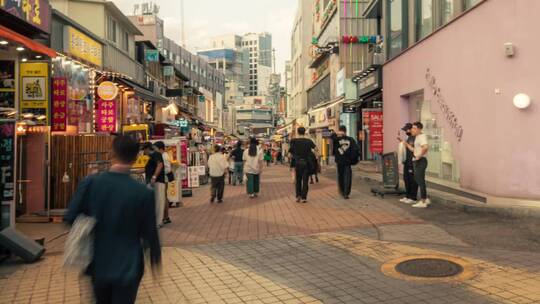 首尔街道上的游客延时视频素材模板下载