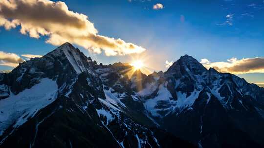 大气雪山