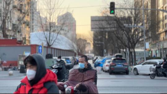 冬日街道人流