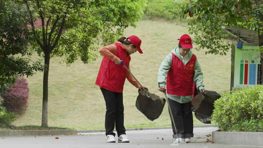 志愿者检拾垃圾 环保卫生 文明创建