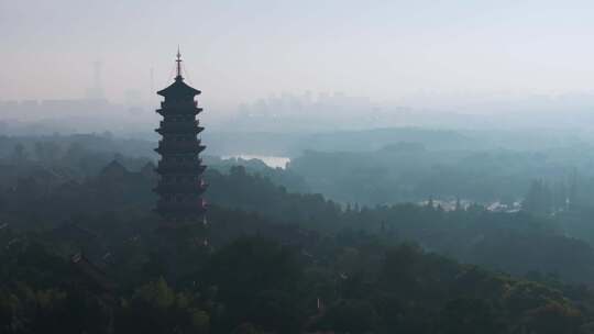 江苏省扬州市瘦西湖大明寺晨曦云雾风光航拍