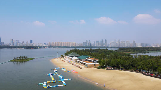 航拍武汉东湖沙滩浴场自然风光