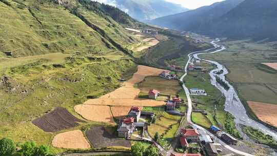 航拍四川甘孜贡嘎山乡上城子村田园风光