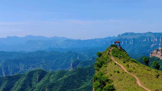 展旗峰上看连绵起伏雄奇壮美的太行山