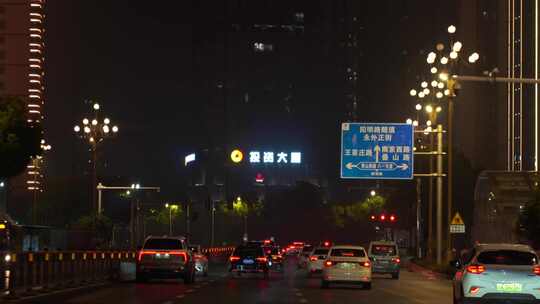 夜间开车行驶在城市道路夜晚城市车窗外风景