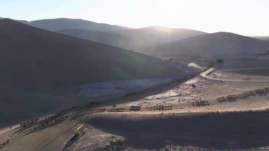 大气航拍甘肃敦煌鸣沙山月牙泉夕阳沙漠绿洲