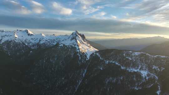 航拍雪山