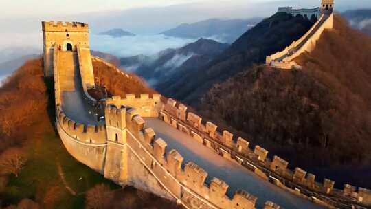 航拍长城山峦间壮丽景观