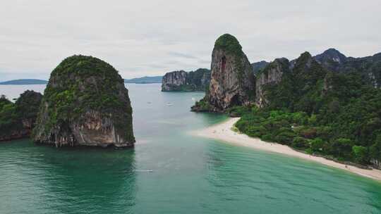 泰国甲米莱利帕南海滩鸟瞰图。