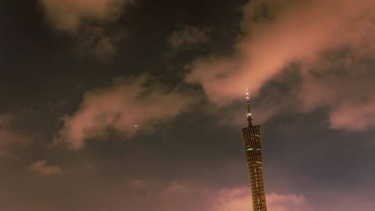 8K月亮顺着广州塔爬升延时等待日出城市宣传