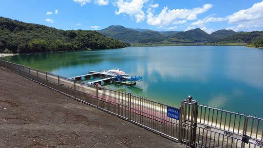 郴州北湖四清湖研学基地蓝色湖水