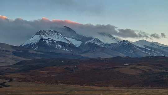 西藏阿里地区纳木那尼峰高山日落高空航拍