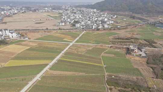 航拍视角下的安徽皖南乡村农田全景