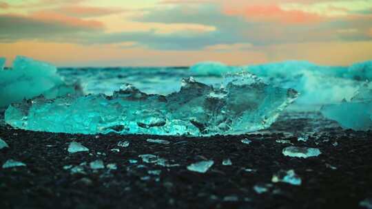4K-蓝色冰川、冰岛钻石冰黑沙滩02视频素材模板下载