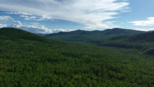 青山绿树蓝天白云全景