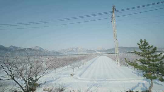 威海冬天雪景行驶的高铁火车上空镜火车窗外