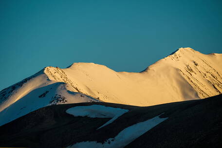 帕米尔高原的雪山