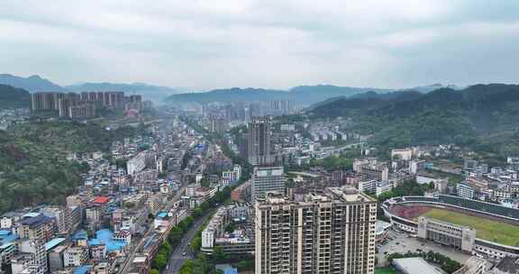 4K航拍湘西州吉首市清晨城市全貌