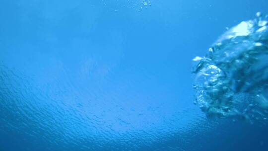 蓝色海水中的气泡视频素材模板下载
