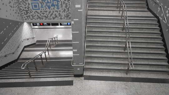 香港地铁站空无一人的台阶视频素材模板下载