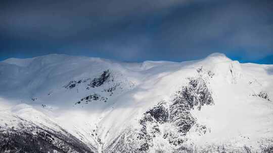 4k雪山山顶空镜头