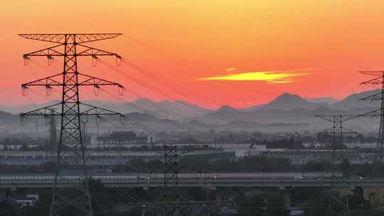 夕阳下电网高压电网铁塔航拍