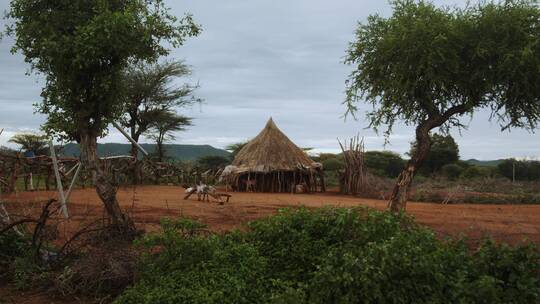 非洲村庄的草屋视频素材模板下载