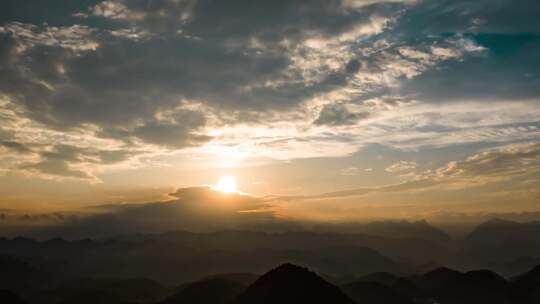 山峰山峦起伏日落剪影意境空镜延时