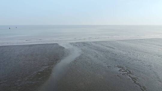 沙滩上的海浪自然风景