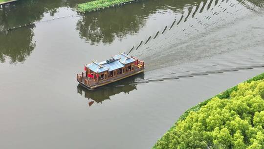 荆州古城护城河游船