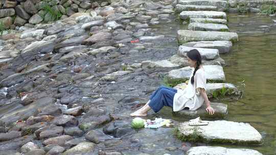 美丽少女河道