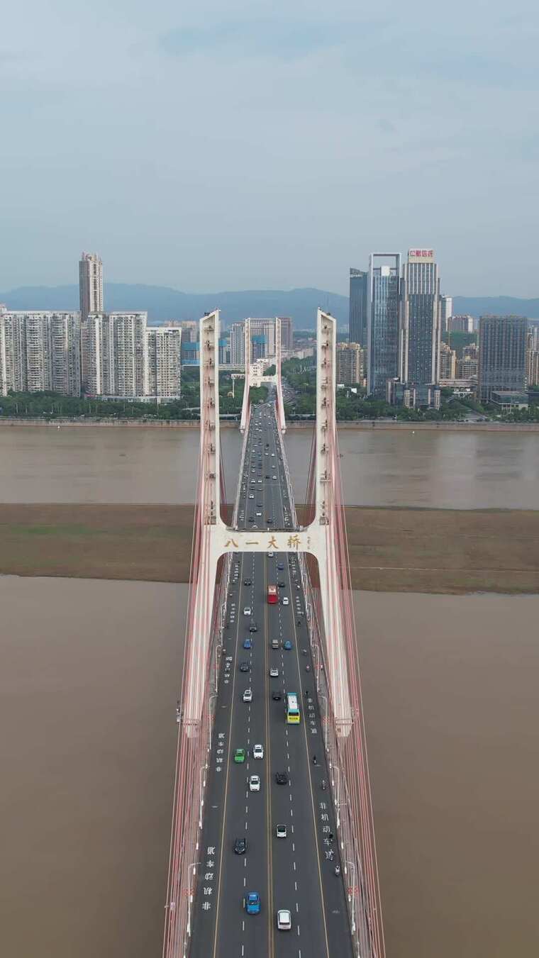 南昌八一大桥车流俯瞰