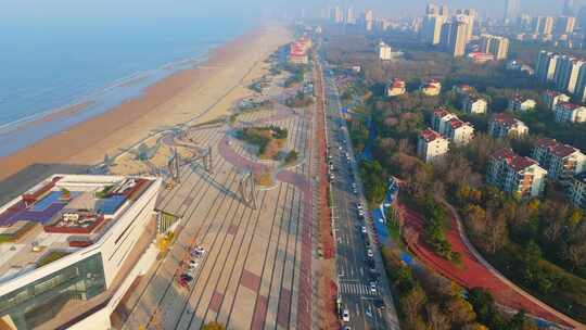 航拍落日晚霞下的烟台时光塔建筑风光全景